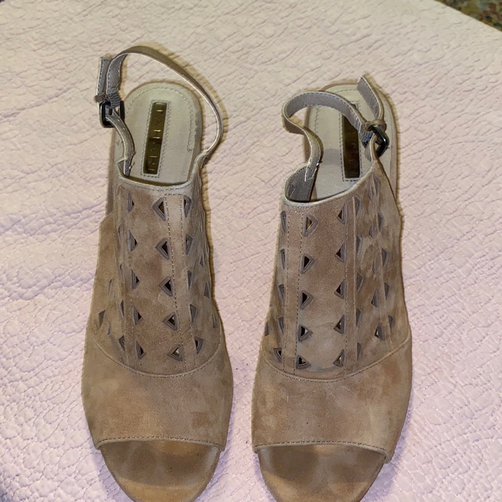 Tahari size 11 sling back suede/ leather peep toe heels. caramel color; EUC!